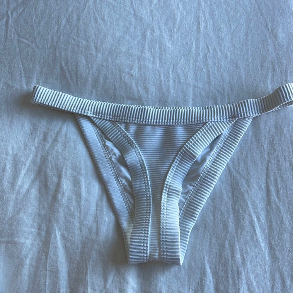 White ribbed bikini bottoms